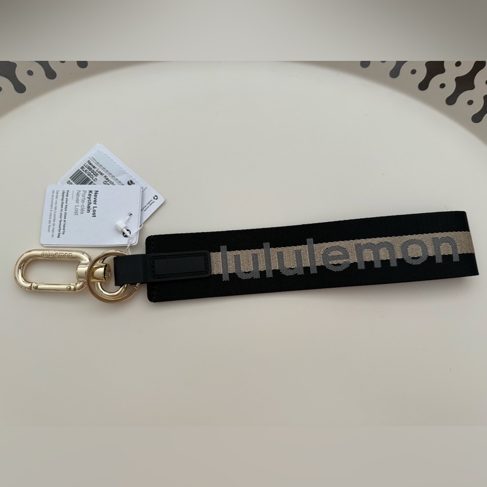 NWT Lululemon Never Lost Keychain